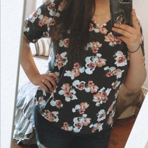 Lane Bryant Short Sleeve Floral V-Neck Tee